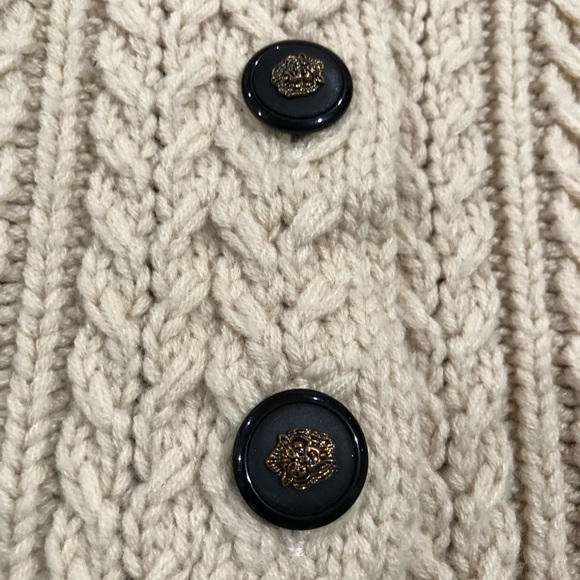 SHOW AMIU Cable Knit Sweater - Picture 2 of 7